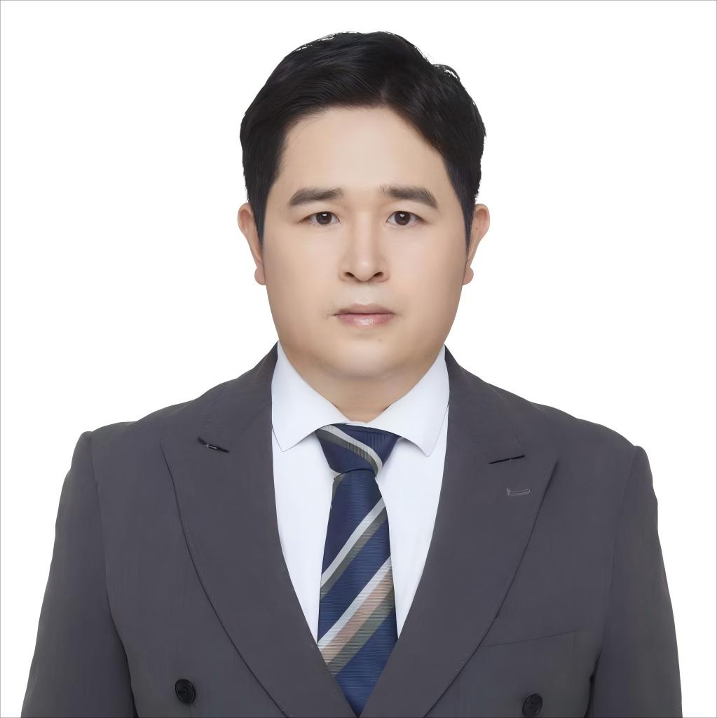 闫凯照片.jpg